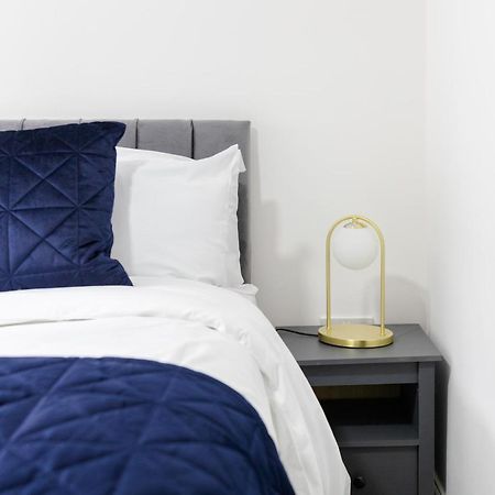 Chic Urban 2 Bedroom Apartments 카디프 외부 사진