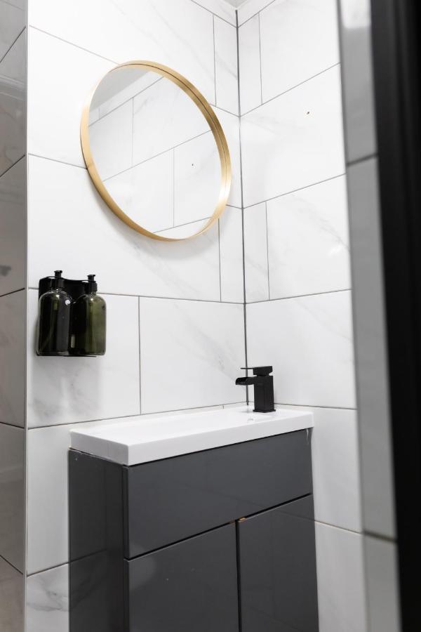 Chic Urban 2 Bedroom Apartments 카디프 외부 사진