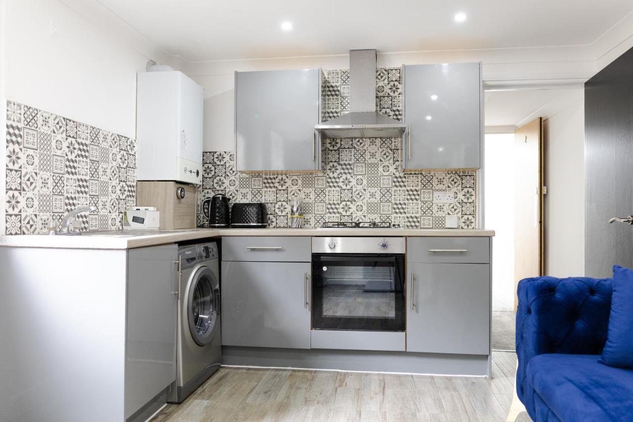 Chic Urban 2 Bedroom Apartments 카디프 외부 사진