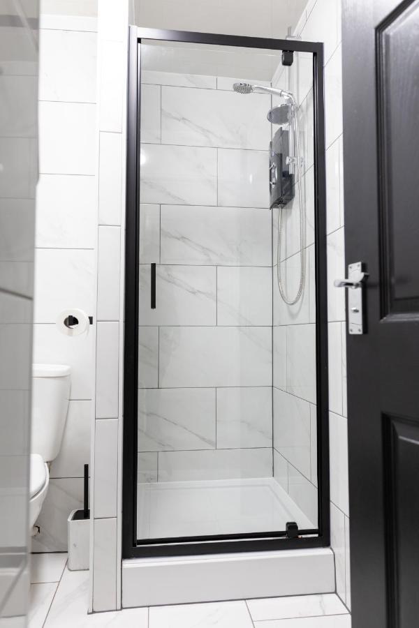 Chic Urban 2 Bedroom Apartments 카디프 외부 사진