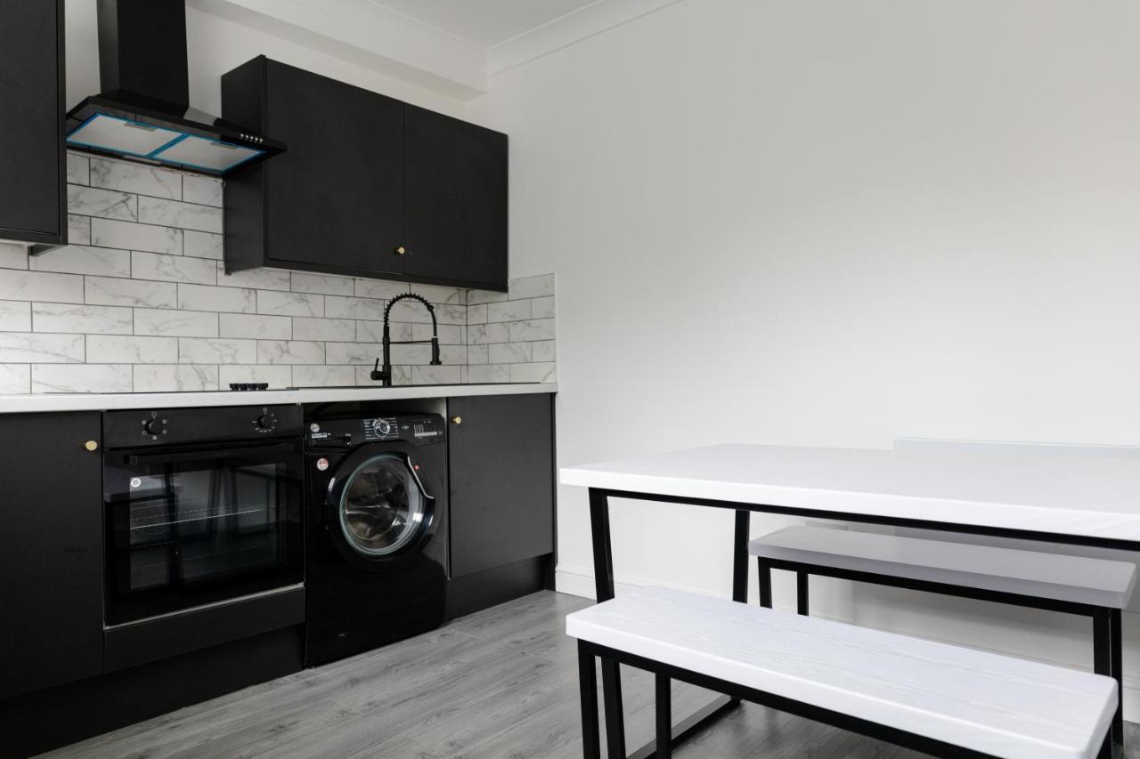 Chic Urban 2 Bedroom Apartments 카디프 외부 사진