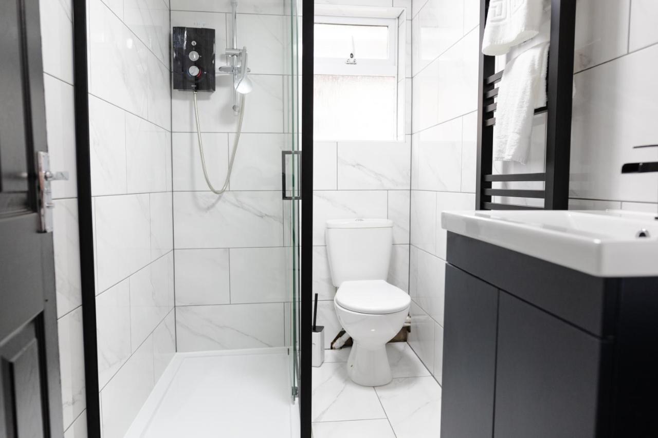 Chic Urban 2 Bedroom Apartments 카디프 외부 사진