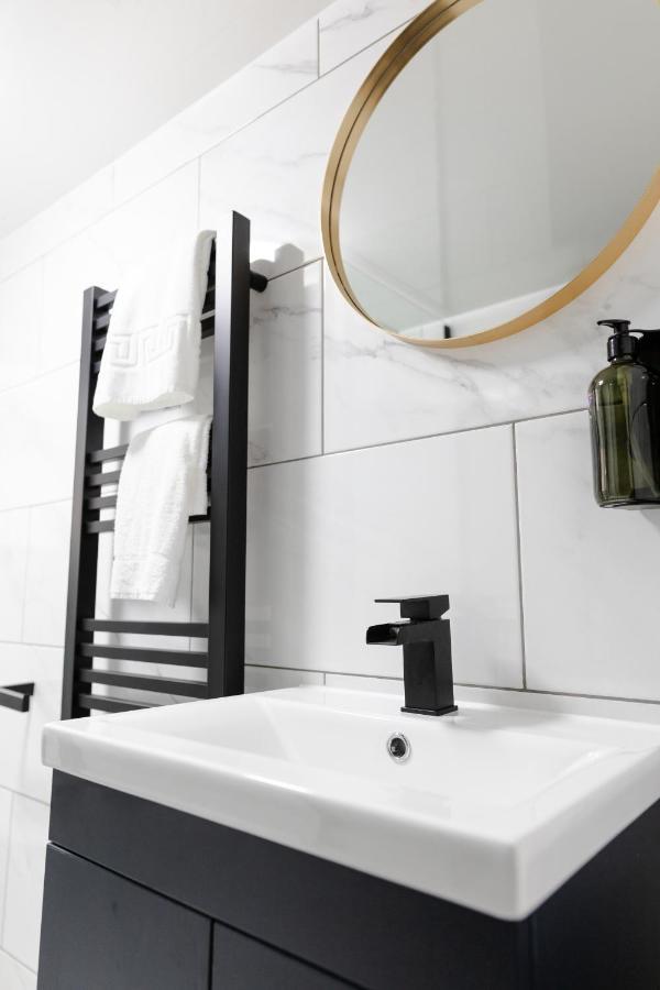 Chic Urban 2 Bedroom Apartments 카디프 외부 사진