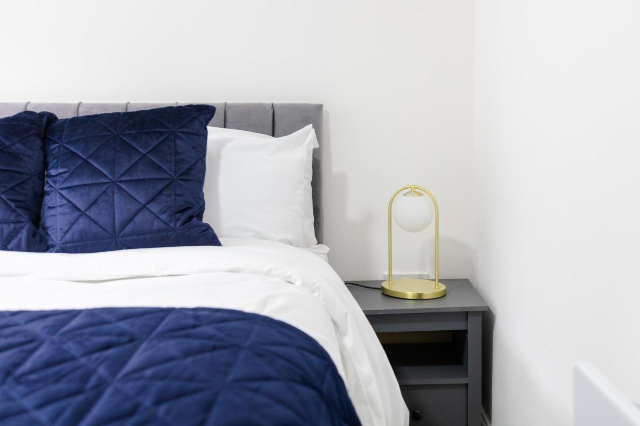 Chic Urban 2 Bedroom Apartments 카디프 외부 사진