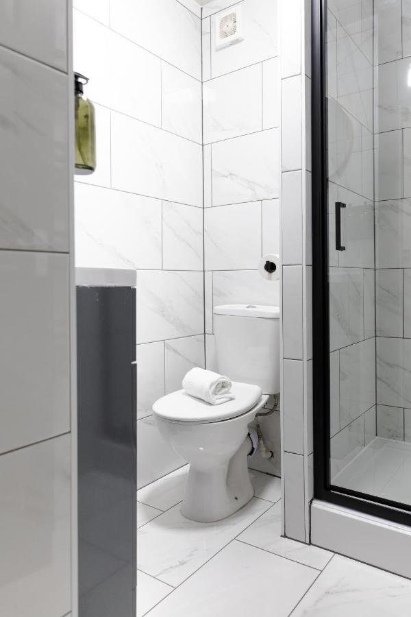 Chic Urban 2 Bedroom Apartments 카디프 외부 사진
